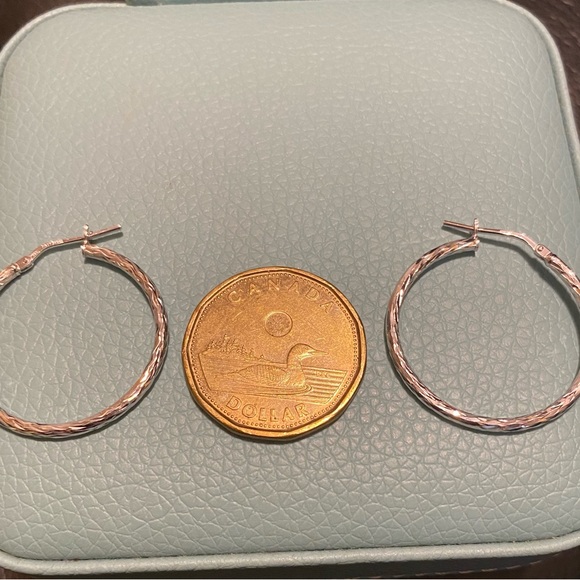 Fine Italian Diamond Cut Hoop Earrings In Sterling Silver,1 inch RETAIL @US$280 - Picture 5 of 9